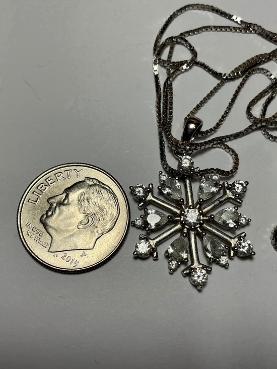 Sterling Silver Chain with Snowflake Pendant. 19 inches long - Picture 7 of 7